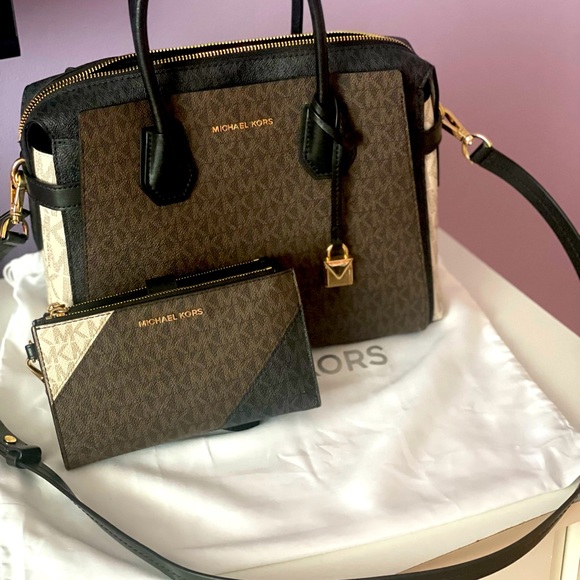 MICHAEL KORS handbag with smartphone wallet. - Picture 1 of 2